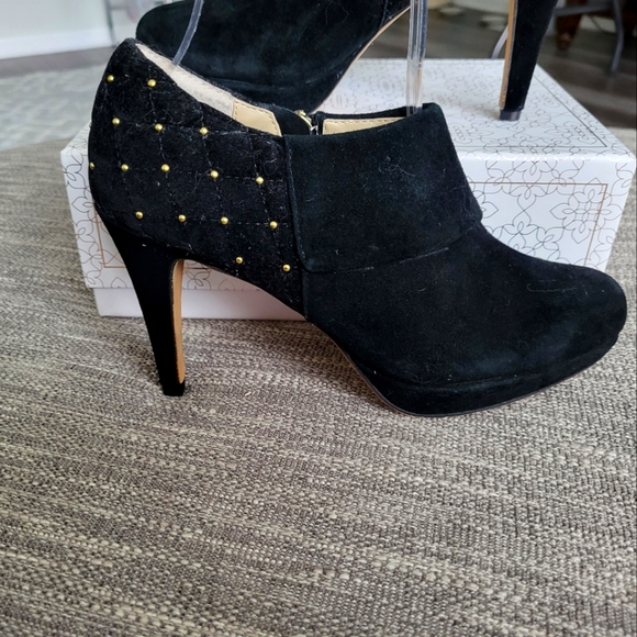 Adrieene Vittadini Black Suede Gold Studded Booties 5 1/2 - Picture 5 of 8